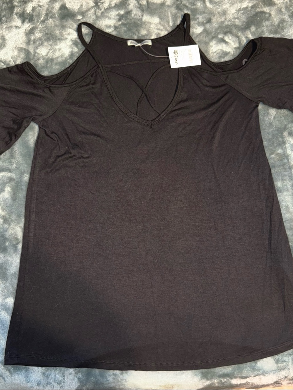 Charlotte Russe Women's Black Cold-Shoulder V-Neck Top
